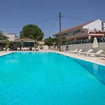 Olive Grove דירה קאבוס